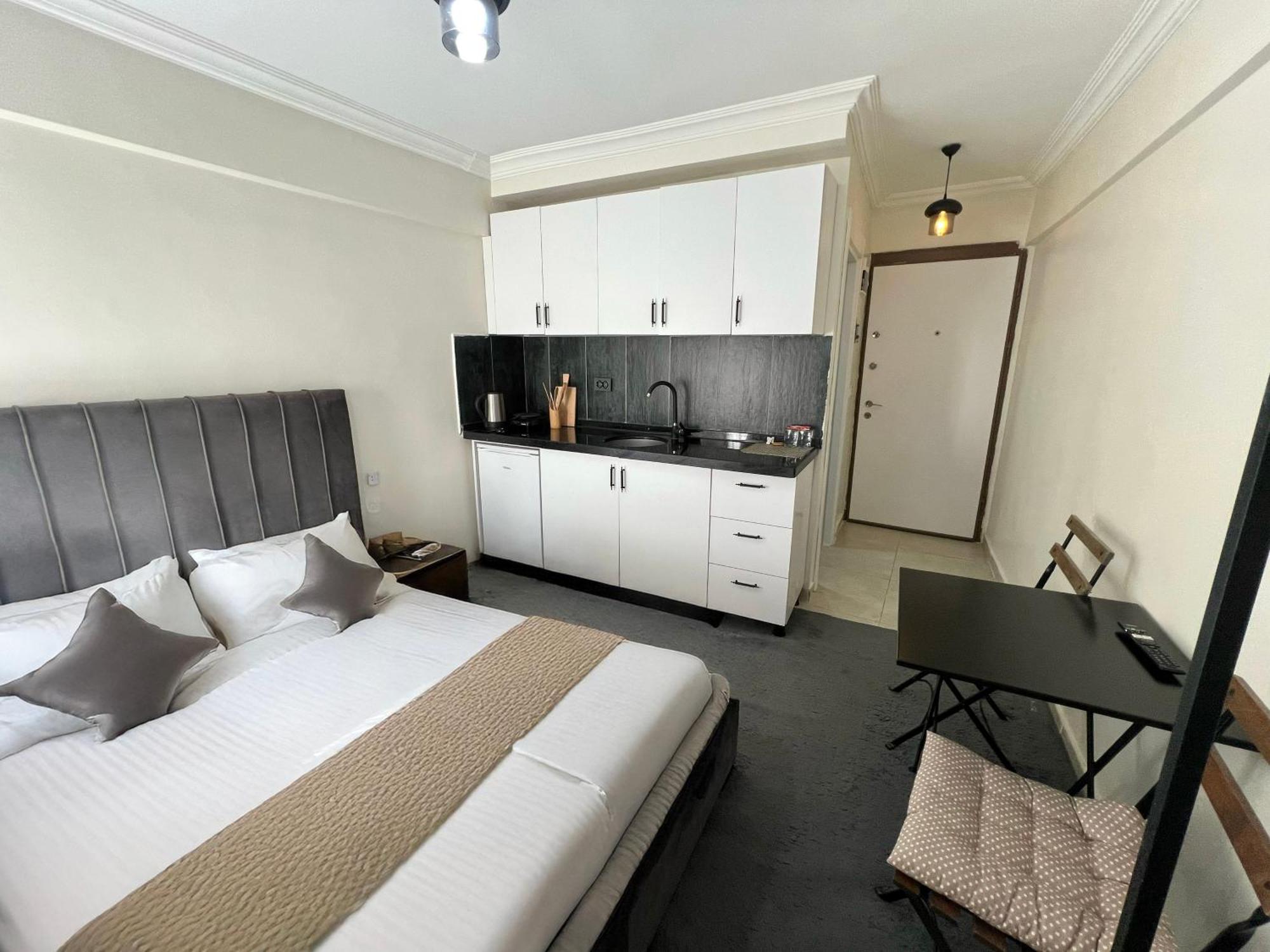 Mr Miller Suite Истанбул Екстериор снимка