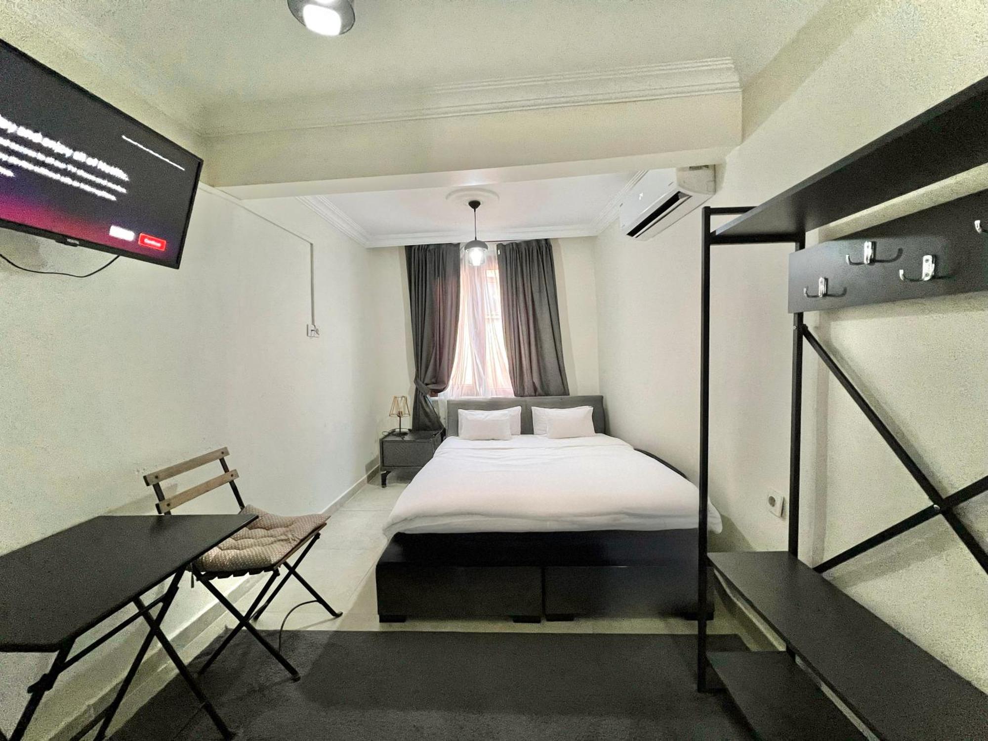 Mr Miller Suite Истанбул Екстериор снимка